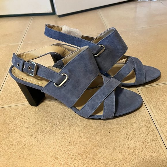 Adrienne Vittadini Blue Fine Leather/Suede Upper Heels - 8.5M - Picture 1 of 7